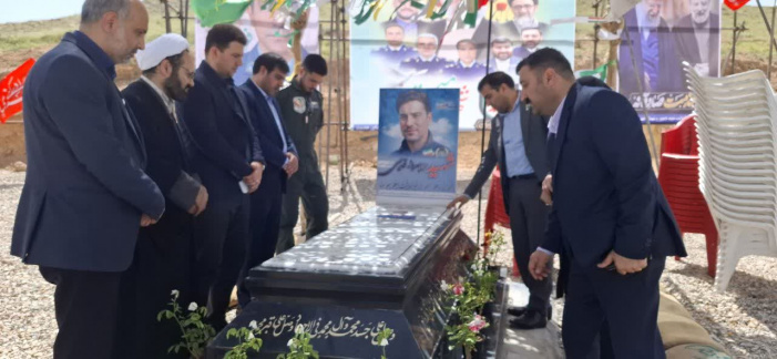 دیدار رئیس دانشگاه جامع علمی کاربردی استان زنجان با خانواده شهید خدمت خلبان سرگرد بهروز قدیمی